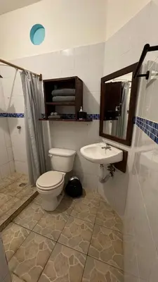 Un baño de Casa Eulogia y Fortunata con AC y Desayuno a pasos del mar
