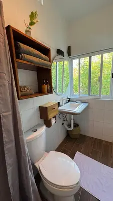Un baño de Casa Eulogia y Fortunata con AC y Desayuno a pasos del mar