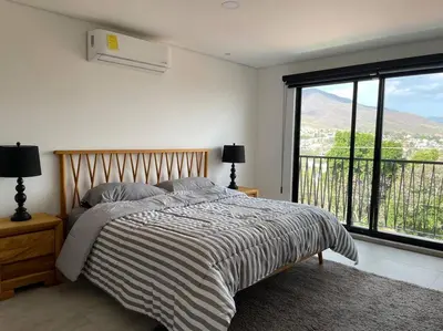 Cama o camas de una habitación en Lovely 3 bedroom condo with rooftop