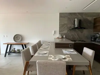 Una cocina o zona de cocina en Lovely 3 bedroom condo with rooftop