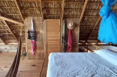 Cama o camas de una habitación en casa cabaña con vista al océano