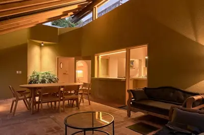 Zona de estar de Casa Verde Alberca Jardin Diseno Ubicacion AC