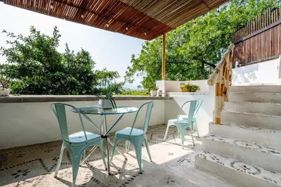 Un balcón o terraza de Luxury House with Pool fire Pit & Lake view