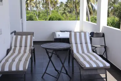 Zona de estar de casa con club de playa