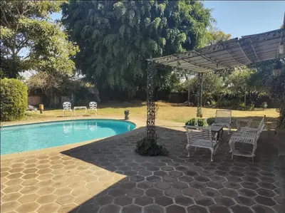 Piscina en o cerca de Residencia Casa del Roble 1