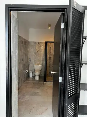 Un baño de Exclusiva y privada Villa en Marina Las Brisas