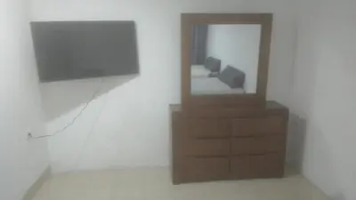 Una televisión o centro de entretenimiento en Departamentos RomTen