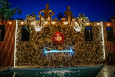 Piscina en o cerca de El Edén