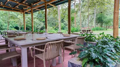 Jardín al aire libre en Boscana Forest Resort & Residence