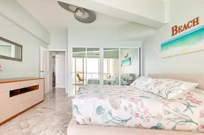 Cama o camas de una habitación en Great BeachFront Condo,11th Floor, Great View!