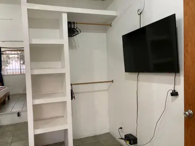Una televisión o centro de entretenimiento en Las Olas