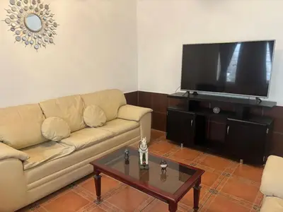 Una televisión o centro de entretenimiento en SOFIA Hotel