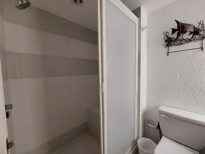 Un baño de Costa Azul a 100 mts playa