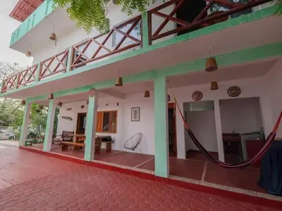 Un balcón o terraza de Bonita casa cerca de la playa