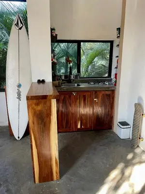 Una televisión o centro de entretenimiento en La Punta SurfHouse AC Starlink