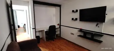Una televisión o centro de entretenimiento en Casa Roja