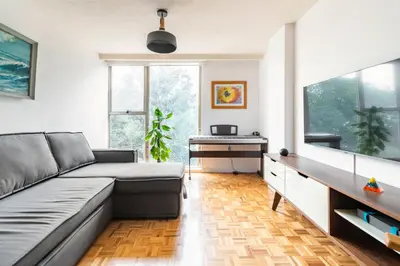 Una televisión o centro de entretenimiento en P403 - 3BR - 1BTh