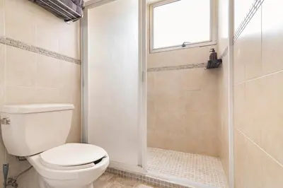 Un baño de P403 - 3BR - 1BTh