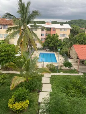 Piscina en o cerca de DEPA IXTLAN alberca y cerca de playa