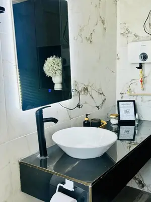 Un baño de SUITE INTI vista al mar