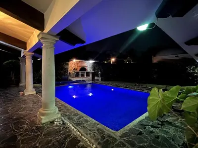 Piscina en o cerca de Enchanting Hacienda-Style Retreat in Cuernavaca