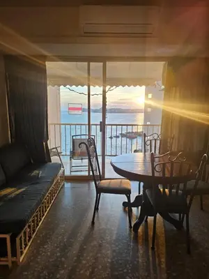 Zona de estar de Departamento vista al mar y acceso a playa en bahía de Acapulco - Torres Gemelas
