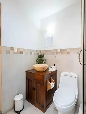 Un baño de Amplia Casa en el Corazón del Centro | 4hab + Est