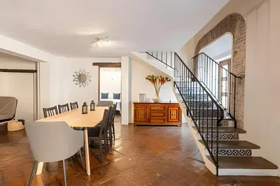 Plano de Amplia Casa en el Corazón del Centro | 4hab + Est