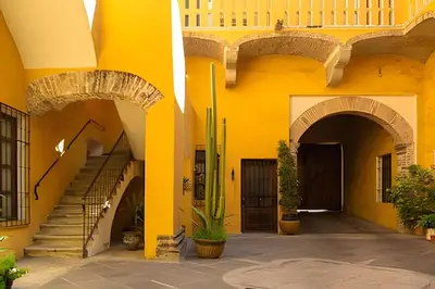 Fachada o entrada de Amplia Casa en el Corazón del Centro | 4hab + Est
