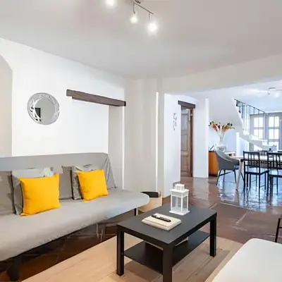 Amplia Casa en el Corazón del Centro | 4hab + Est