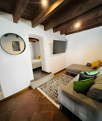 Una televisión o centro de entretenimiento en Casa en el Corazón del Centro Histórico| 907+ Est