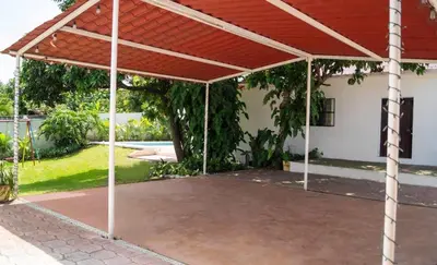 Jardín al aire libre en Sayaná House