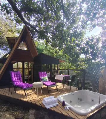 Plano de Cabaña de madera privada y romántica