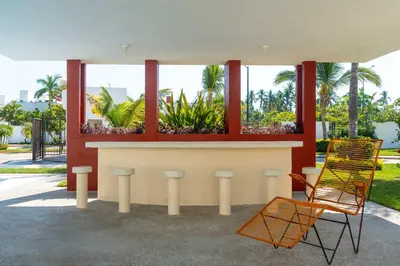 Jardín al aire libre en Family House with Pool 10 min airport