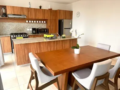 Una cocina o zona de cocina en A Estrenar Alberca Vista al Río y Mar con AC