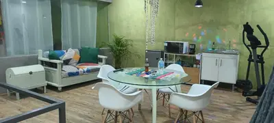 Una televisión o centro de entretenimiento en Departamento y Alberca privada