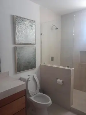 Un baño de Exclusivo Departamento con vista al mar, alberca y gimnasio