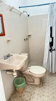 Un baño de Arena Surf Hotel, Puerto Escondido