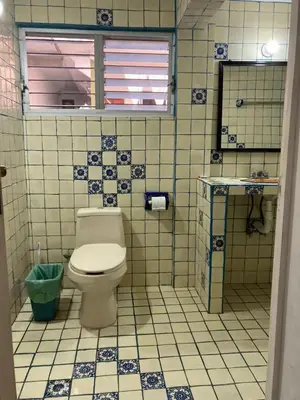 Un baño de hotel las olas zicatela