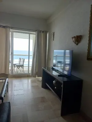 Una televisión o centro de entretenimiento en Mayan Vidanta PLAYA departamento 4 albercas