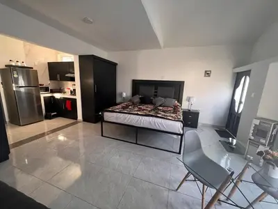 Una cocina o zona de cocina en Suite completa con servicio de chófer
