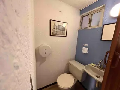 Un baño de Nice and convenient loft!