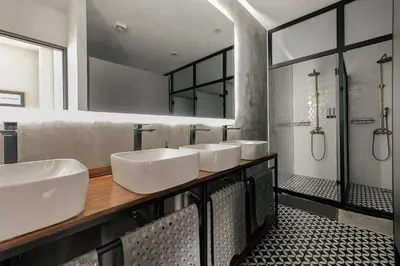 Plano de Luxury hostel shared mixed room