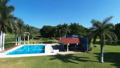 Piscina en o cerca de Exclusivo Paraíso Finca Chamilpa en Yautepec