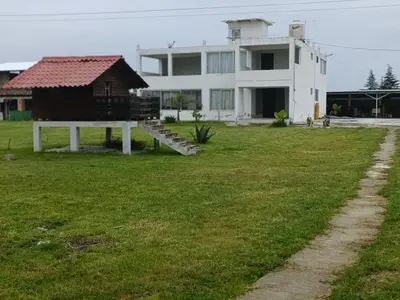Edificio en el que se encuentra el hostal o pensión