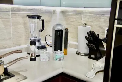 Utensilios para hacer té y café en Casa de los colibries