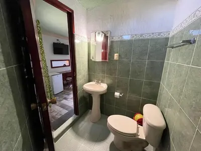 Un baño de Hotel Las Flores