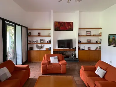 Una televisión o centro de entretenimiento en Vacation House in Yautepec Chamilpa