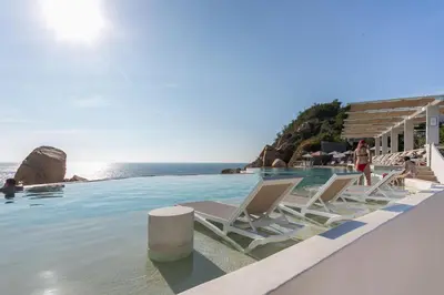 Piscina en o cerca de Bello departamento con vistas al mar