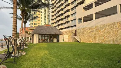 Jardín al aire libre en Lujoso Penthouse con alberca vista increíble al Mar y Rio en el Estero